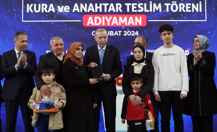 Cumhurbaşkanı Erdoğan Deprem Konutlarını Teslim Etti